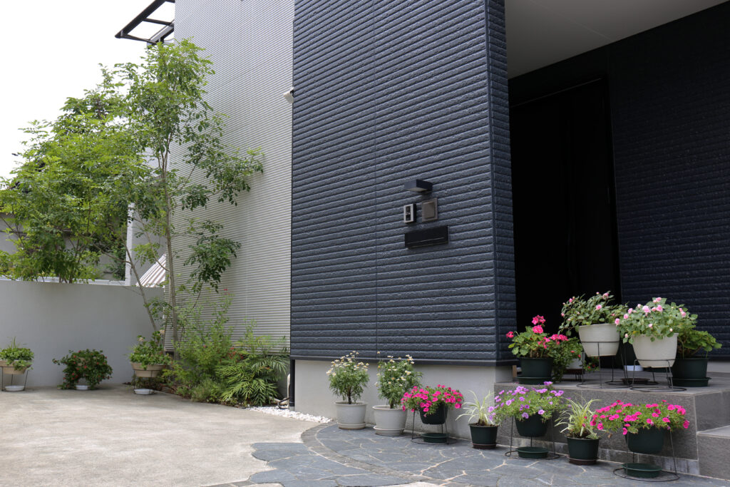Around the entrance of a Japanese house - 住宅AIコンシェルジュ